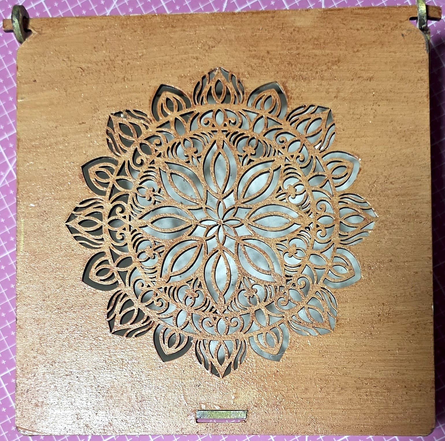 Caja decorativa con mandala calado - foto 1